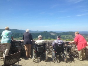 Ausflug mit Behinderung - Aussicht Burgmauer